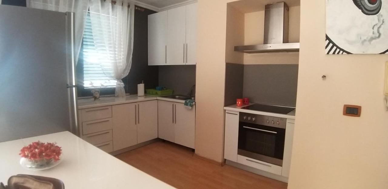 Erina Luxury Apartment Tiranë Ngoại thất bức ảnh